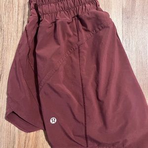 LULULEMON TRACK THAT MID-RISE 5” inseam red merlot/maroon size 6